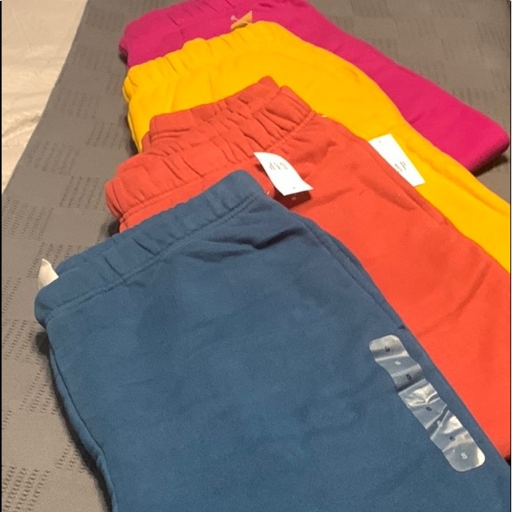 (4) NWT GAP Size Small Men’s joggers w/pockets. Blue, rust, fuschia & gold.